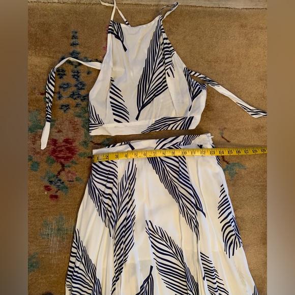 Aakaa halter top and matching maxi skirt set. Size small skirt, medium top - Picture 9 of 11